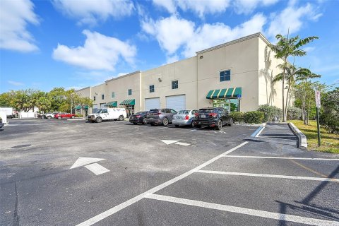 Propiedad comercial en venta en Pompano Beach, Florida № 1182127 - foto 27