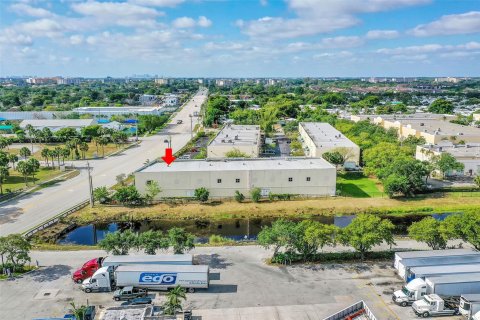 Propiedad comercial en venta en Pompano Beach, Florida № 1182127 - foto 9