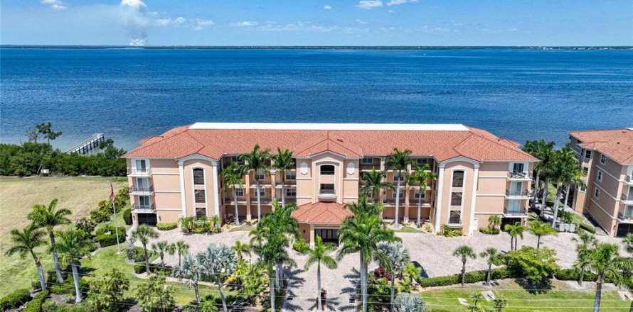 Condominio en Punta Gorda, Florida, 3 dormitorios  № 1190994