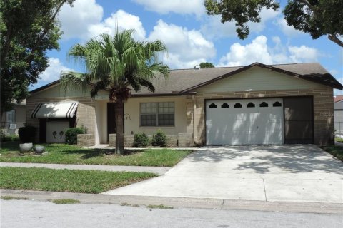 House in Holiday, Florida 3 bedrooms, 127.93 sq.m. № 1339335 - photo 1