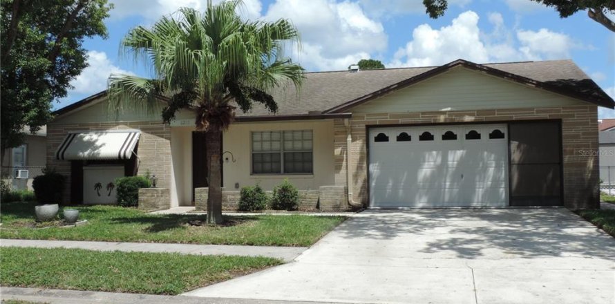 House in Holiday, Florida 3 bedrooms, 127.93 sq.m. № 1339335