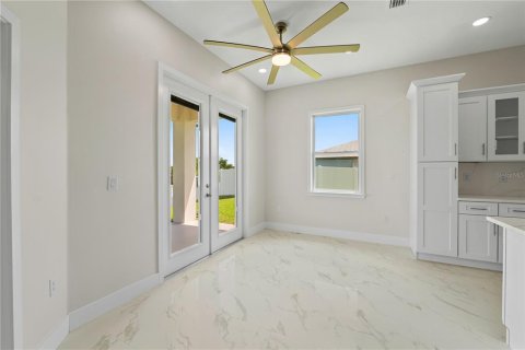 Villa ou maison à vendre à Cape Coral, Floride: 4 chambres, 159.79 m2 № 1339339 - photo 5