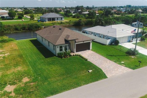 Villa ou maison à vendre à Cape Coral, Floride: 4 chambres, 159.79 m2 № 1339339 - photo 16