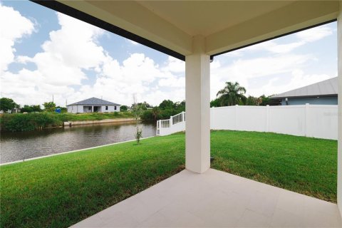 Villa ou maison à vendre à Cape Coral, Floride: 4 chambres, 159.79 m2 № 1339339 - photo 2