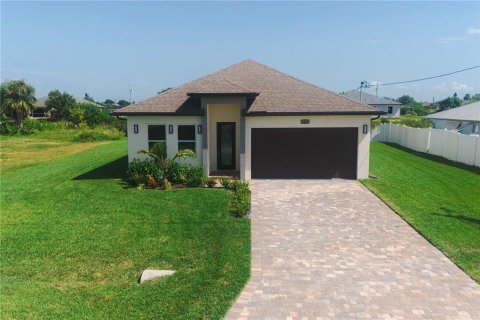 House in Cape Coral, Florida 4 bedrooms, 159.79 sq.m. № 1339339 - photo 12