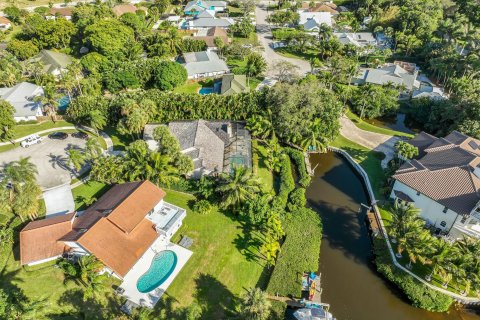Villa ou maison à vendre à Tequesta, Floride: 4 chambres, 238.2 m2 № 892201 - photo 1