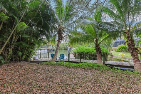 House in Tequesta, Florida 4 bedrooms, 238.2 sq.m. № 892201 - photo 4