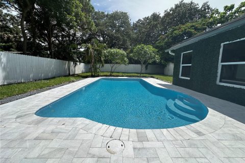 House in Fort Lauderdale, Florida 4 bedrooms, 145.67 sq.m. № 1421521 - photo 1