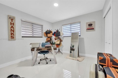 Casa en venta en Cutler Bay, Florida, 5 dormitorios, 220.92 m2 № 1327709 - foto 8