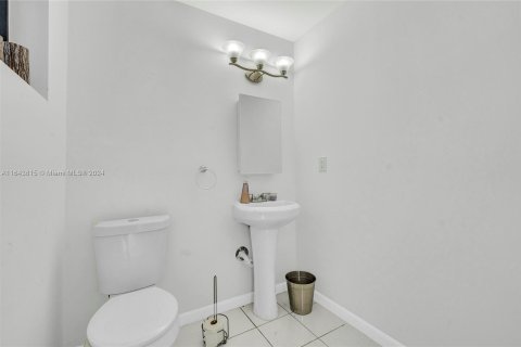 Casa en venta en Cutler Bay, Florida, 5 dormitorios, 220.92 m2 № 1327709 - foto 18