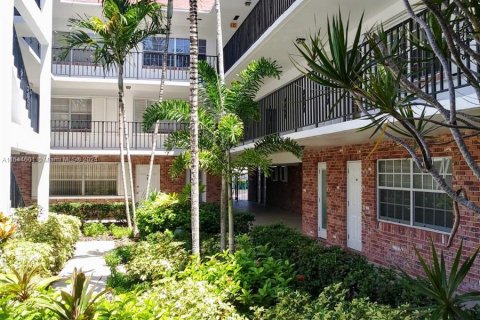 Copropriété à vendre à Fort Lauderdale, Floride: 1 chambre, 66.24 m2 № 1327625 - photo 1