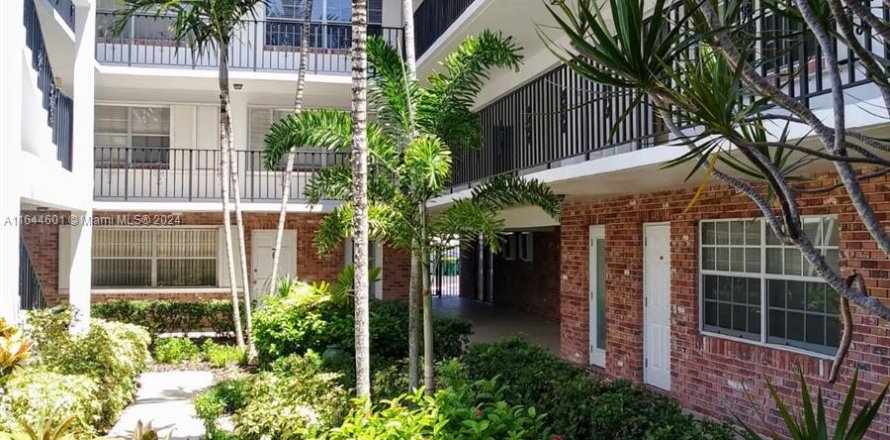 Condominio en Fort Lauderdale, Florida, 1 dormitorio  № 1327625