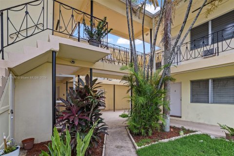 Condo in Miami, Florida, 1 bedroom  № 1327708 - photo 5