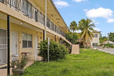 Condo in Miami, Florida, 1 bedroom  № 1327708 - photo 3