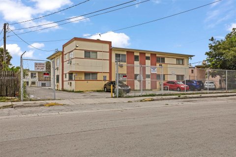 Condo in Miami, Florida, 1 bedroom  № 1327708 - photo 10