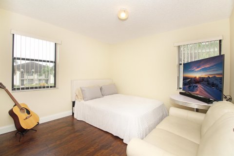 Condo in Lake Worth, Florida, 2 bedrooms  № 764934 - photo 10