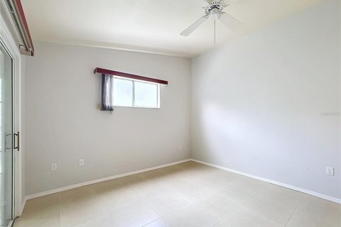 Condo in Punta Gorda, Florida, 2 bedrooms  № 1342867 - photo 13