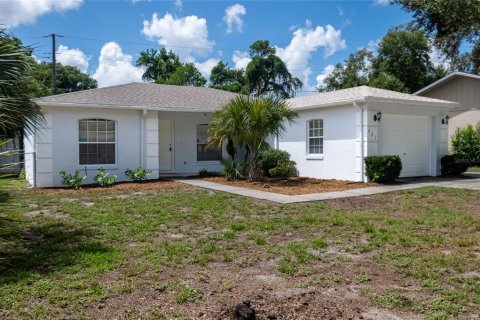 House in Lakeland, Florida 3 bedrooms, 133.59 sq.m. № 1342828 - photo 1