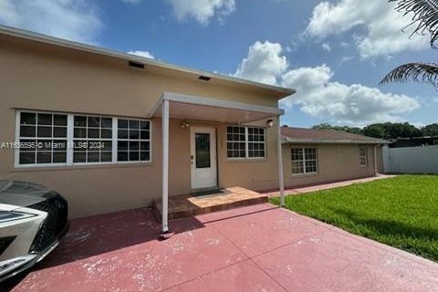 Villa ou maison à vendre à Miami, Floride: 2 chambres, 161.65 m2 № 1309383 - photo 1