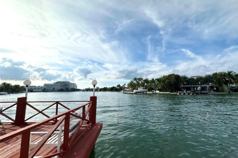 Condo in Miami Beach, Florida, 1 bedroom  № 1309384 - photo 1