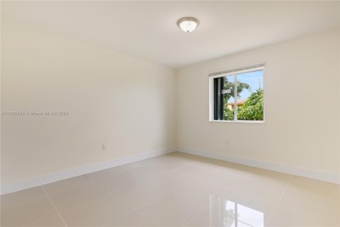 House in Miami, Florida 4 bedrooms, 130.06 sq.m. № 1309381 - photo 16