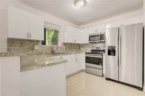 Casa en venta en Miami, Florida, 4 dormitorios, 130.06 m2 № 1309381 - foto 11