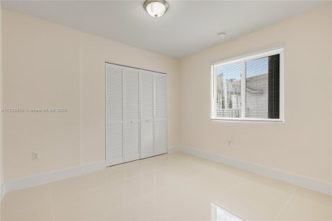 Casa en venta en Miami, Florida, 4 dormitorios, 130.06 m2 № 1309381 - foto 15