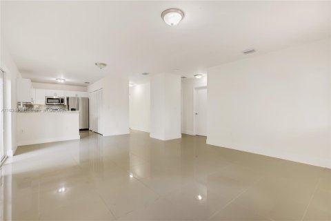 Casa en venta en Miami, Florida, 4 dormitorios, 130.06 m2 № 1309381 - foto 5