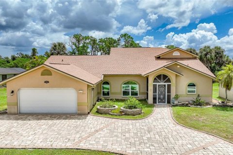 Casa en venta en Port Charlotte, Florida, 5 dormitorios, 248.98 m2 № 1344267 - foto 1