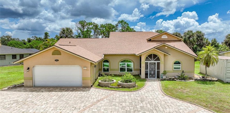 Casa en Port Charlotte, Florida 5 dormitorios, 248.98 m2 № 1344267