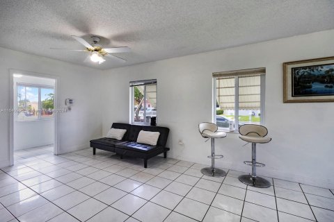 Commercial property in Miami, Florida 167.87 sq.m. № 1360468 - photo 11