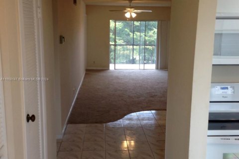 Condominio en venta en Lauderhill, Florida, 2 dormitorios, 104.98 m2 № 1360431 - foto 3