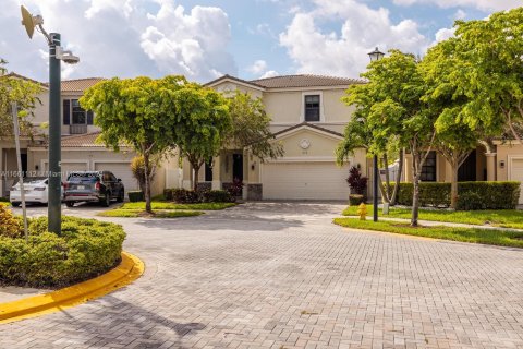 Villa ou maison à vendre à Miami, Floride: 4 chambres, 234.49 m2 № 1372772 - photo 6