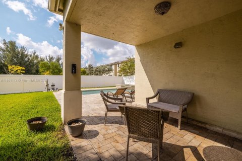 Casa en venta en Miami, Florida, 4 dormitorios, 234.49 m2 № 1372772 - foto 23