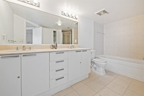 Copropriété à vendre à Sunny Isles Beach, Floride: 1 chambre, 92.9 m2 № 1372767 - photo 13