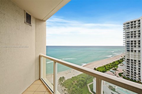 Condominio en venta en Sunny Isles Beach, Florida, 1 dormitorio, 92.9 m2 № 1372767 - foto 19