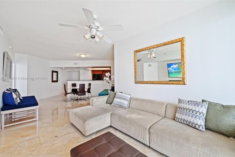 Condominio en venta en Sunny Isles Beach, Florida, 1 dormitorio, 92.9 m2 № 1372767 - foto 3