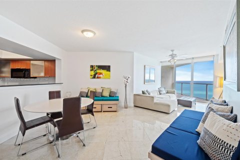 Condominio en venta en Sunny Isles Beach, Florida, 1 dormitorio, 92.9 m2 № 1372767 - foto 4