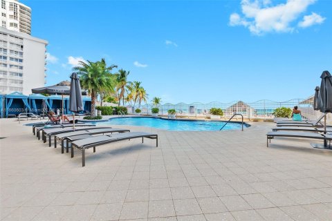 Condo in Sunny Isles Beach, Florida, 1 bedroom  № 1372767 - photo 24