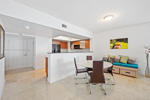 Condo in Sunny Isles Beach, Florida, 1 bedroom  № 1372767 - photo 5