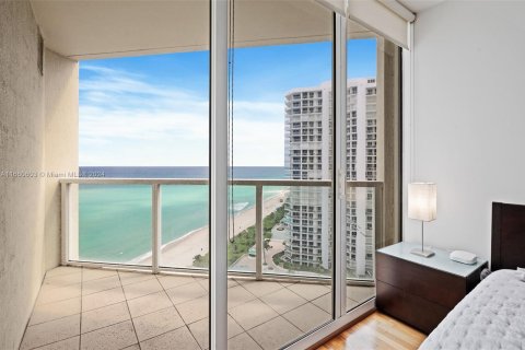 Condo in Sunny Isles Beach, Florida, 1 bedroom  № 1372767 - photo 12