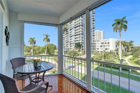 Condominio en venta en Hallandale Beach, Florida, 2 dormitorios, 106.84 m2 № 1372773 - foto 26