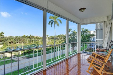 Condominio en venta en Hallandale Beach, Florida, 2 dormitorios, 106.84 m2 № 1372773 - foto 28