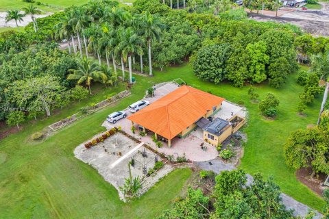 Villa ou maison à vendre à Miami, Floride: 3 chambres, 304.53 m2 № 1372768 - photo 4