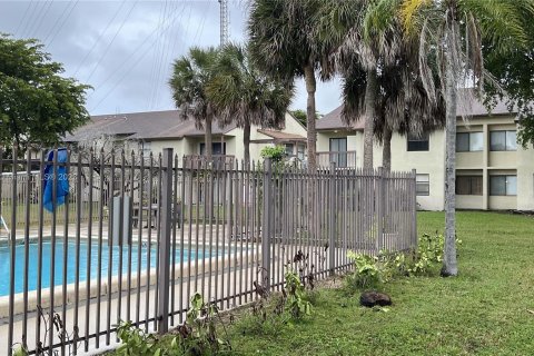 Condominio en venta en Miami Gardens, Florida, 2 dormitorios, 75.81 m2 № 908655 - foto 4