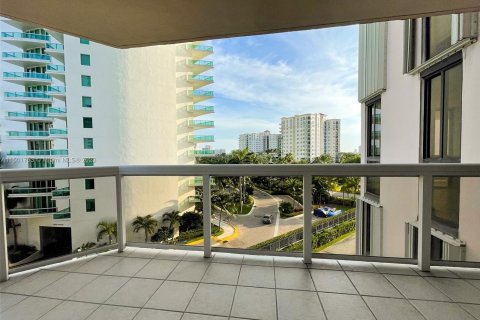 Condominio en alquiler en Aventura, Florida, 3 dormitorios, 181.16 m2 № 908653 - foto 18