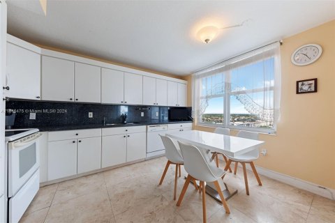 Condominio en venta en Hollywood, Florida, 1 dormitorio, 106.19 m2 № 1331336 - foto 1