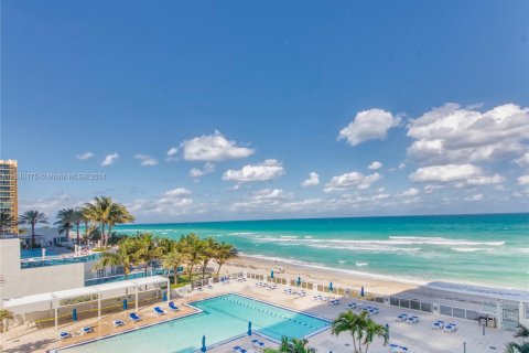 Condominio en venta en Hollywood, Florida, 1 dormitorio, 106.19 m2 № 1331336 - foto 23