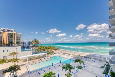 Condominio en venta en Hollywood, Florida, 1 dormitorio, 106.19 m2 № 1331336 - foto 22