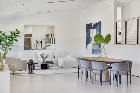 Casa en venta en Miami, Florida, 5 dormitorios, 279.73 m2 № 1333144 - foto 8